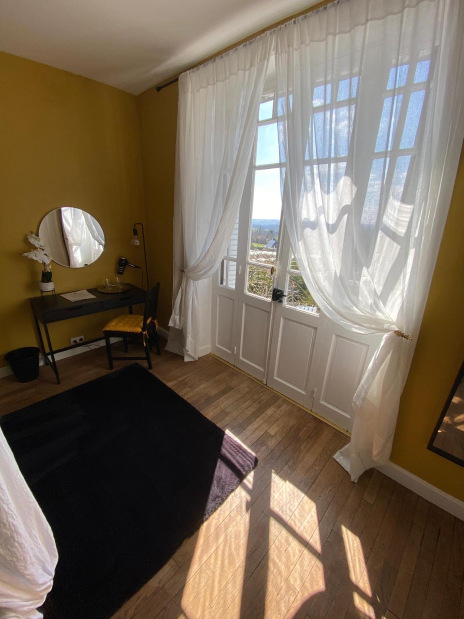 Maison De Montgibaud Bagian luar foto